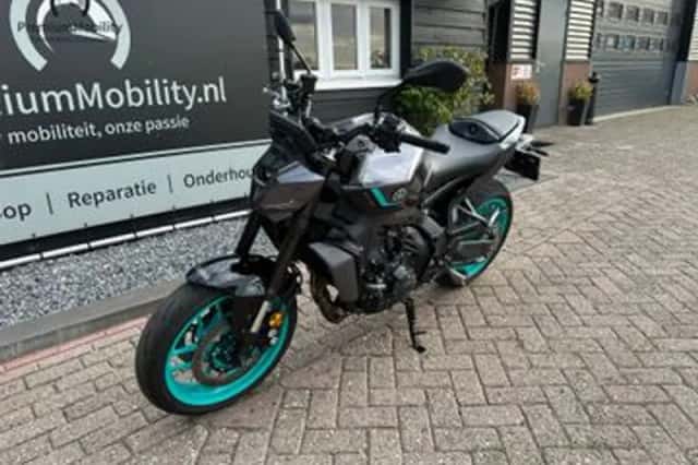 YAMAHA MT09 Y-AMT (2024) thumbnail 5