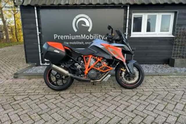 KTM 1290 SUPER DUKE GT (2017) thumbnail 2