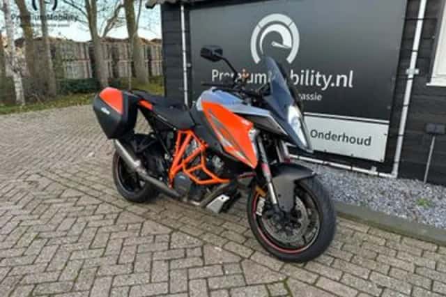 KTM 1290 SUPER DUKE GT (2017) thumbnail 4
