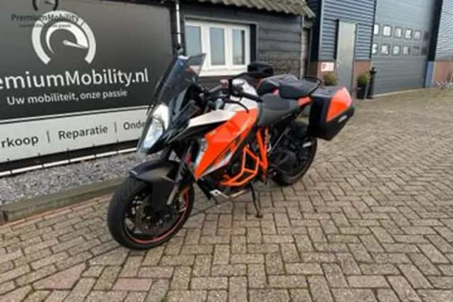 KTM 1290 SUPER DUKE GT (2017) thumbnail 5