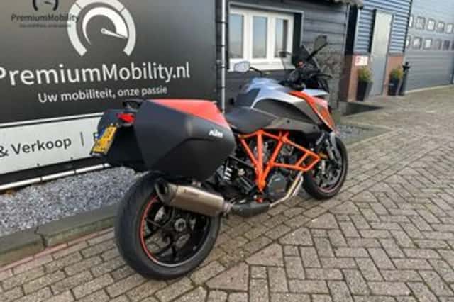 KTM 1290 SUPER DUKE GT (2017) thumbnail 6
