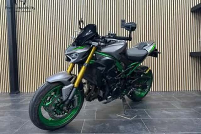 KAWASAKI Z900 SE PERFORMANCE (2025) thumbnail 2