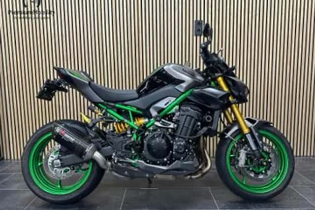 KAWASAKI Z900 SE PERFORMANCE (2025) thumbnail 3