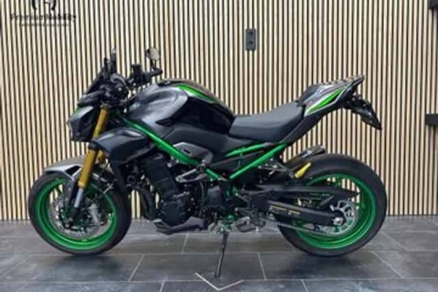 KAWASAKI Z900 SE PERFORMANCE (2025) thumbnail 4