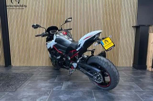 Kawasaki Z900 (2022) thumbnail 4