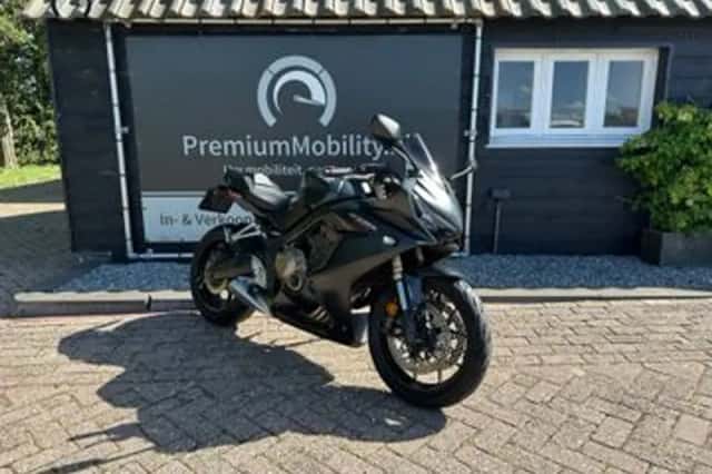 Honda CBR650R (2019) thumbnail 1