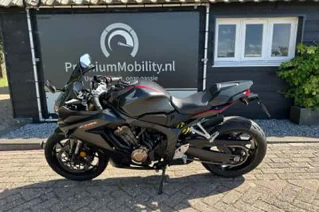 Honda CBR650R (2019) thumbnail 3
