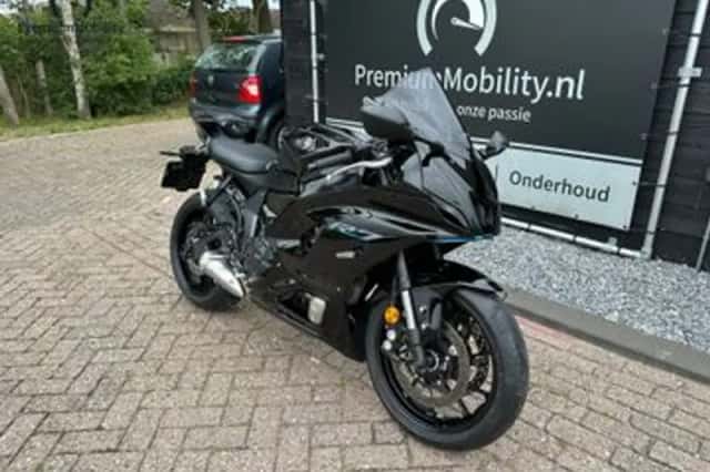 Yamaha R7 (2023) thumbnail 4