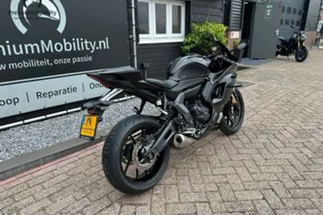 Yamaha R7 (2023) thumbnail 6