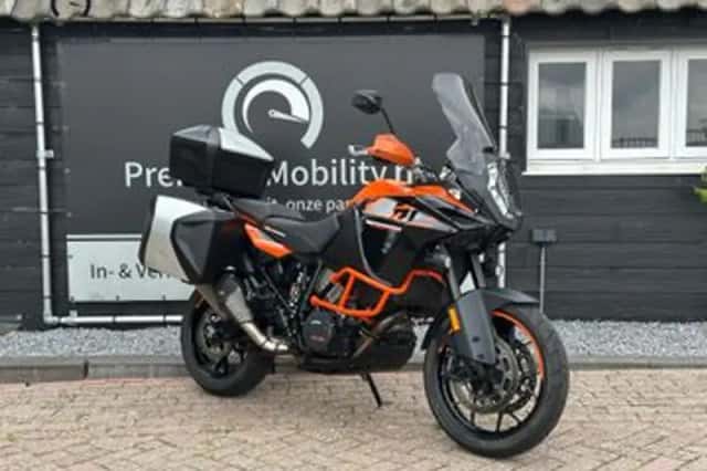 KTM 1090 Adventure (2017) thumbnail 1