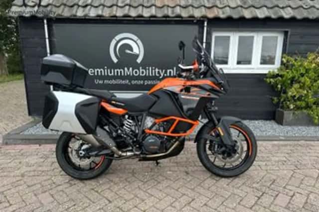 KTM 1090 Adventure (2017) thumbnail 2
