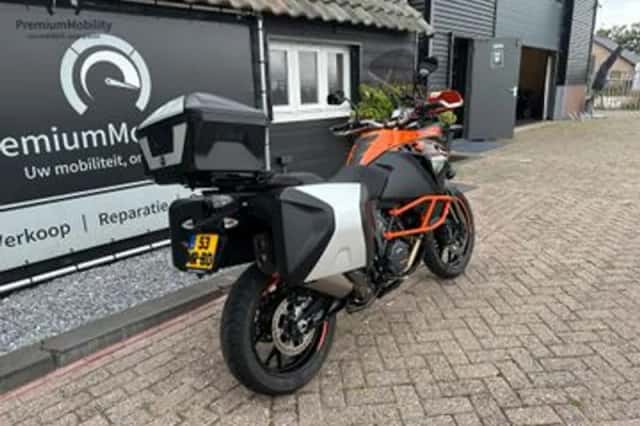 KTM 1090 Adventure (2017) thumbnail 4