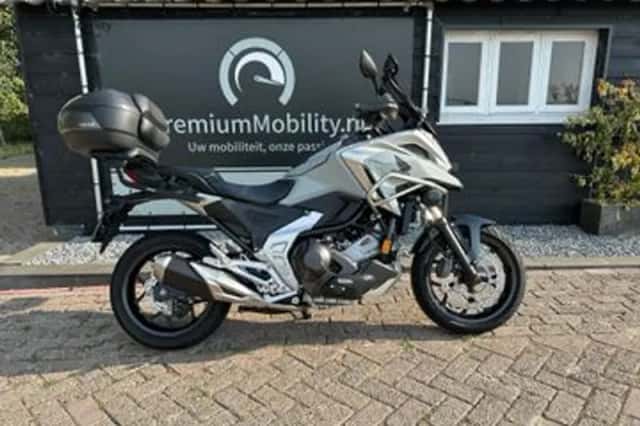 Honda NC750X (2023) thumbnail 2
