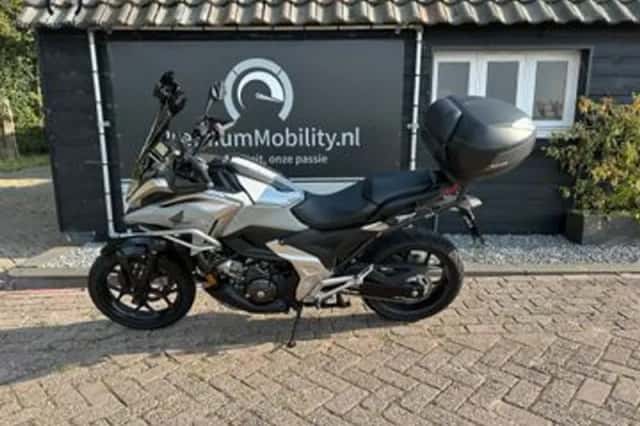 Honda NC750X (2023) thumbnail 3