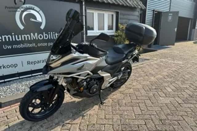 Honda NC750X (2023) thumbnail 4