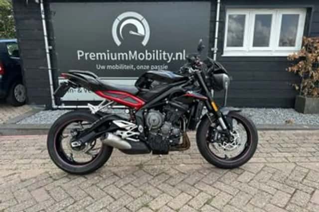 Triumph Street Triple (2018) thumbnail 2