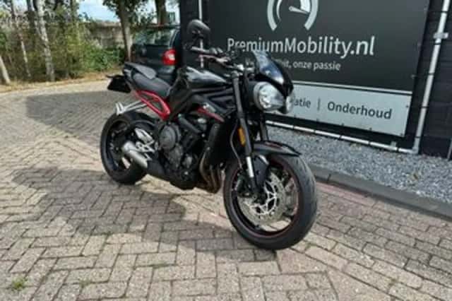 Triumph Street Triple (2018) thumbnail 4