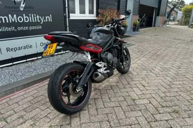 Triumph Street Triple (2018) thumbnail 6
