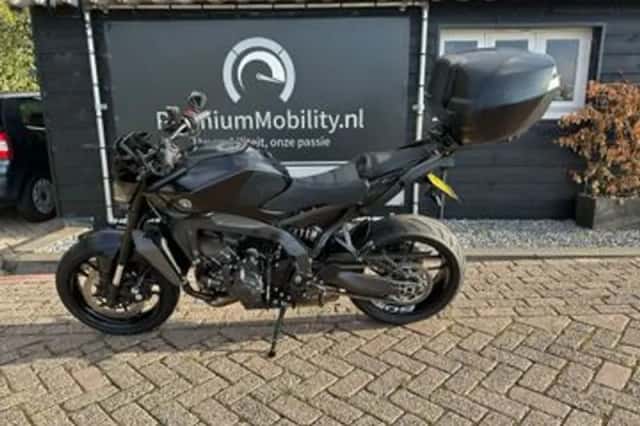 Yamaha MT-09 (2024) thumbnail 3