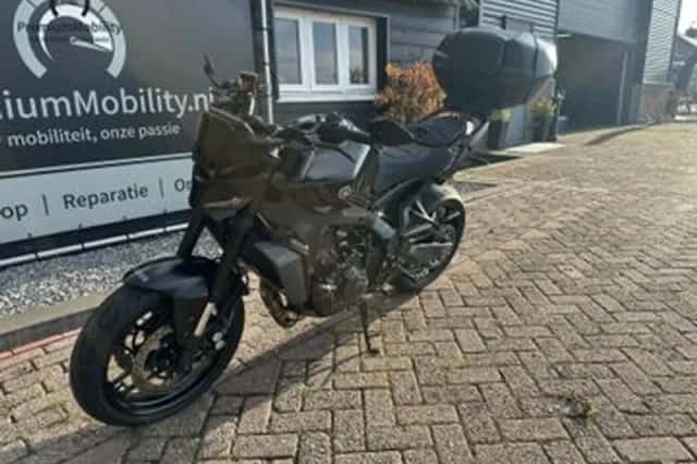 Yamaha MT-09 (2024) thumbnail 5