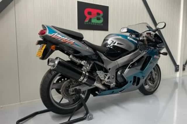 KAWASAKI ZX 9R NINJA (1994) thumbnail 3
