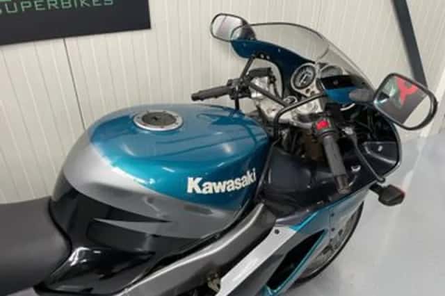 KAWASAKI ZX 9R NINJA (1994) thumbnail 5