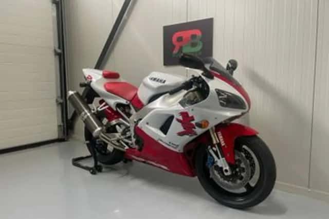 YAMAHA YZF R1 (1998) thumbnail 2