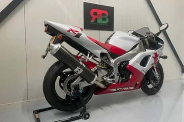 YAMAHA YZF R1 (1998) thumbnail 3
