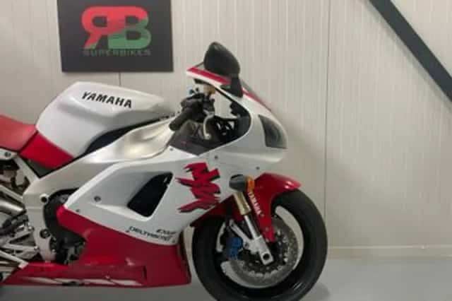 YAMAHA YZF R1 (1998) thumbnail 4