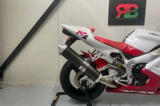 YAMAHA YZF R1 (1998) thumbnail 5