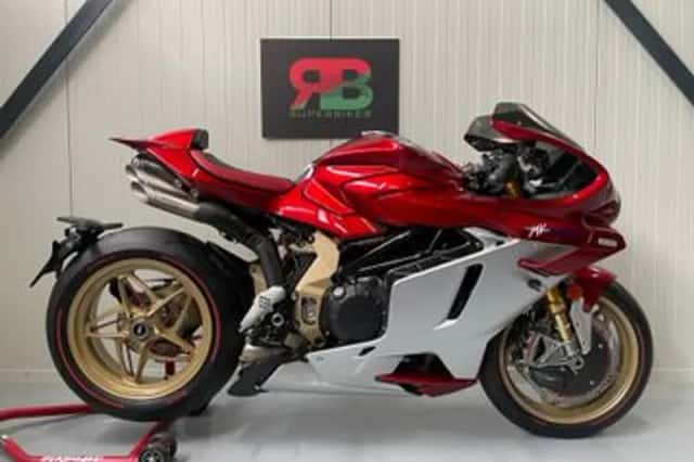 MV AGUSTA SUPERVELOCE 1000 ORO (2024) thumbnail 1