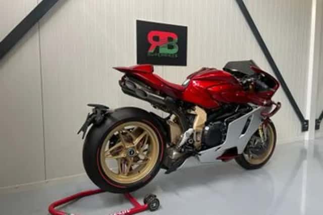 MV AGUSTA SUPERVELOCE 1000 ORO (2024) thumbnail 3