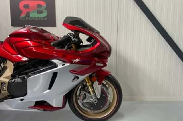 MV AGUSTA SUPERVELOCE 1000 ORO (2024) thumbnail 4