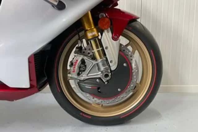 MV AGUSTA SUPERVELOCE 1000 ORO (2024) thumbnail 6