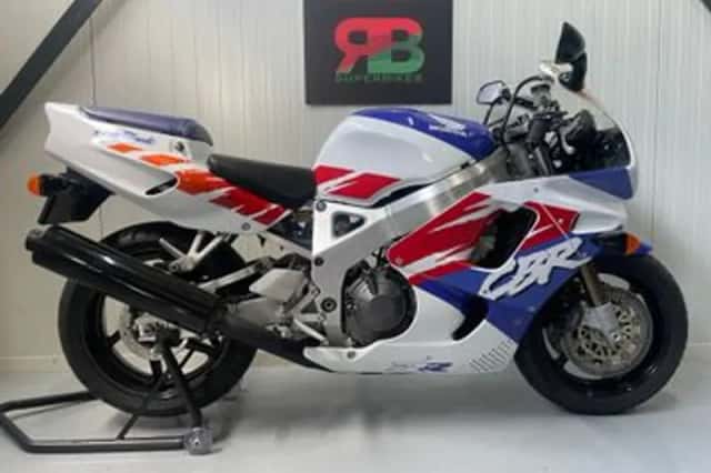 Honda CBR 900 RR Fireblade (1992) thumbnail 1