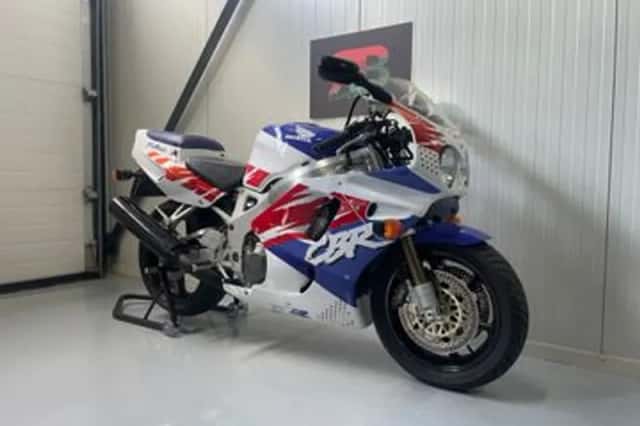 Honda CBR 900 RR Fireblade (1992) thumbnail 2