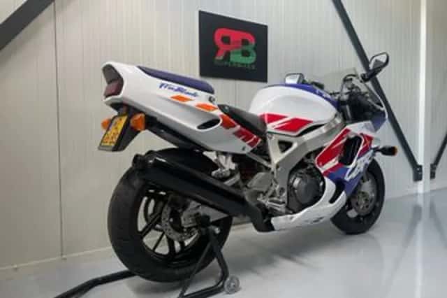 Honda CBR 900 RR Fireblade (1992) thumbnail 3