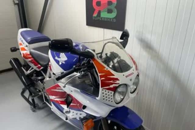Honda CBR 900 RR Fireblade (1992) thumbnail 4