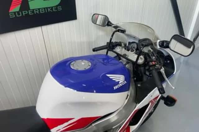 Honda CBR 900 RR Fireblade (1992) thumbnail 5