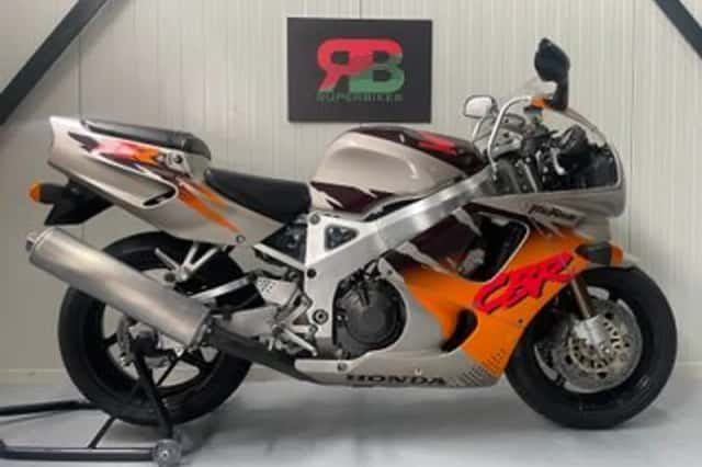 Honda CBR 900 RR Fireblade (1994) thumbnail 1