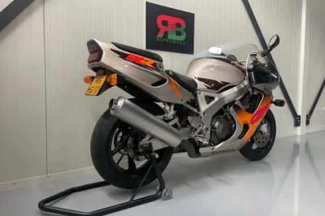 Honda CBR 900 RR Fireblade (1994) thumbnail 3