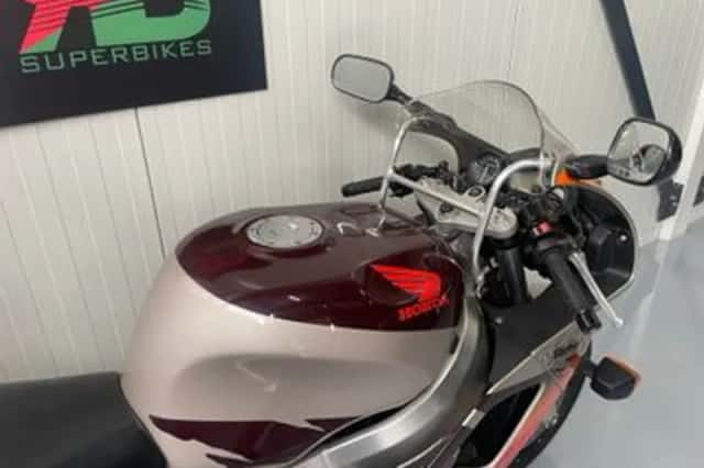 Honda CBR 900 RR Fireblade (1994) thumbnail 5