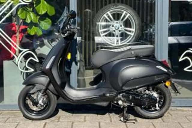 Vespa - Bromscooter Sprint 4T Notte Geel (2020) thumbnail 1