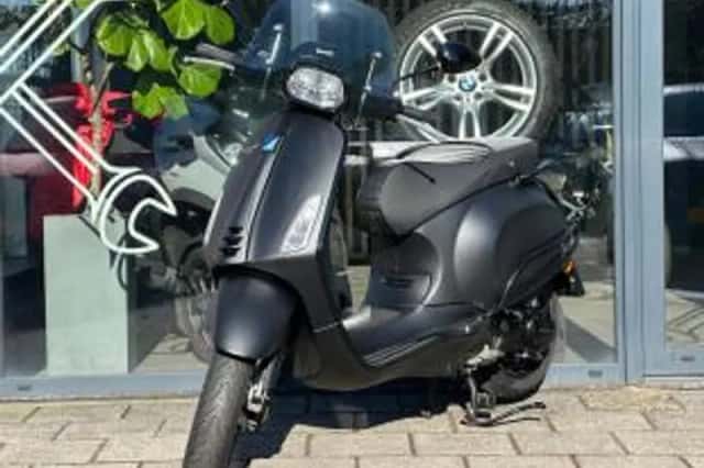 Vespa - Bromscooter Sprint 4T Notte Geel (2020) thumbnail 2