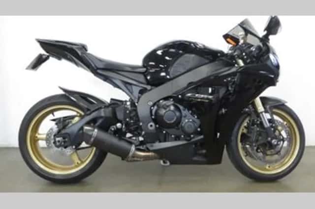 Honda CBR 1000 RR Fireblade (2010) thumbnail 1