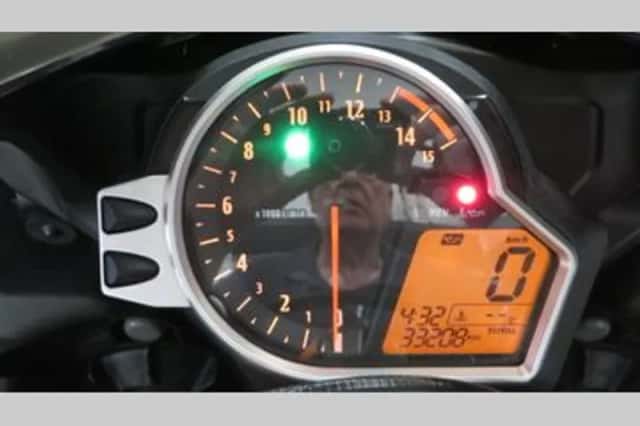 Honda CBR 1000 RR Fireblade (2010) thumbnail 3