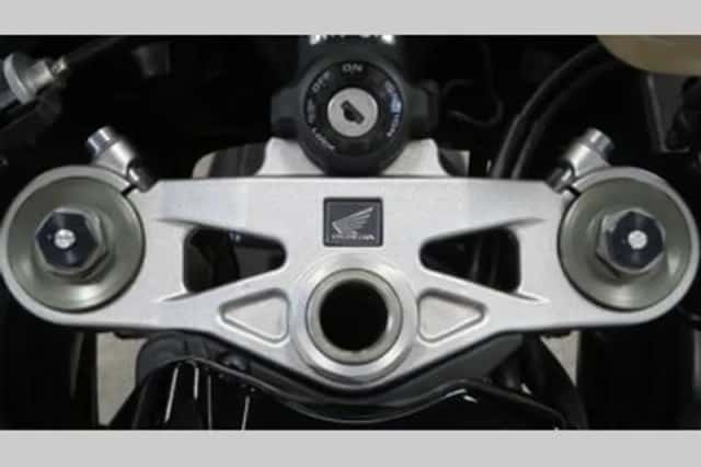Honda CBR 1000 RR Fireblade (2010) thumbnail 4