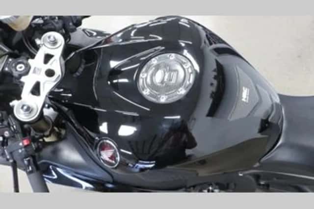 Honda CBR 1000 RR Fireblade (2010) thumbnail 6