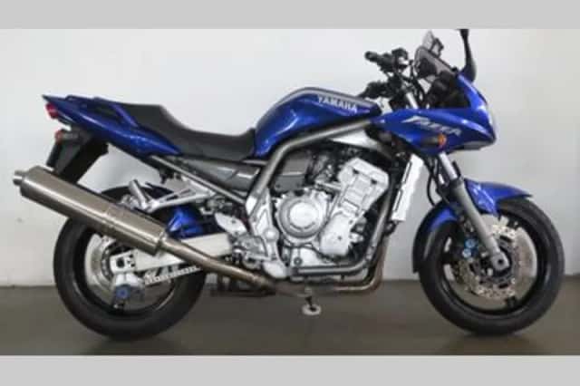 Yamaha FZS 1000 Fazer (2002) thumbnail 1