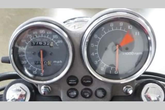 Honda VF 700 C Supermagna (1987) thumbnail 3